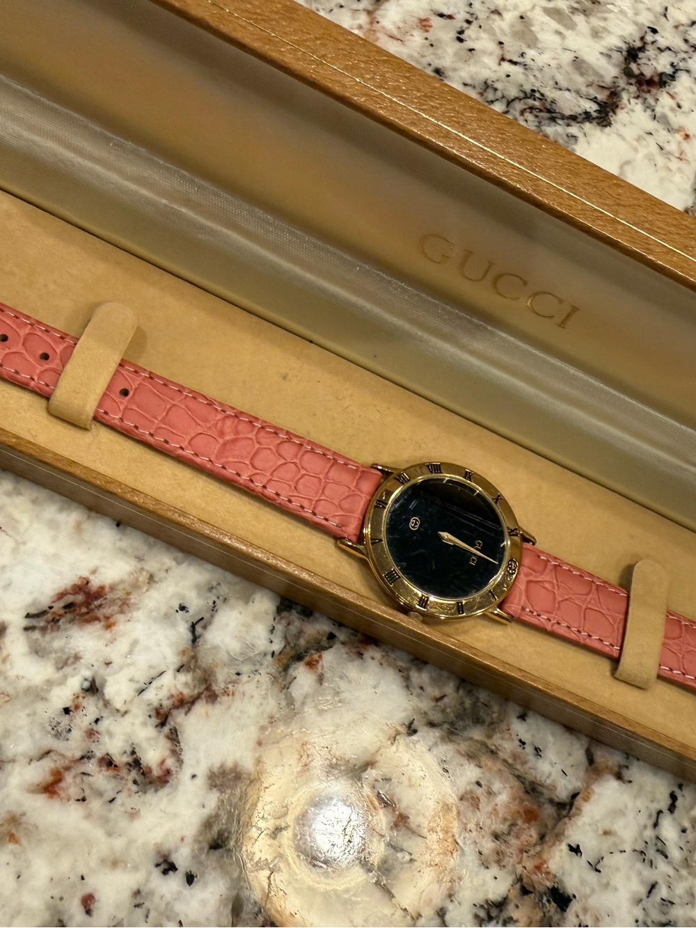 Gucci Gold-Tone Case Watch with Pink Leather Strap - Picture 2 of 6